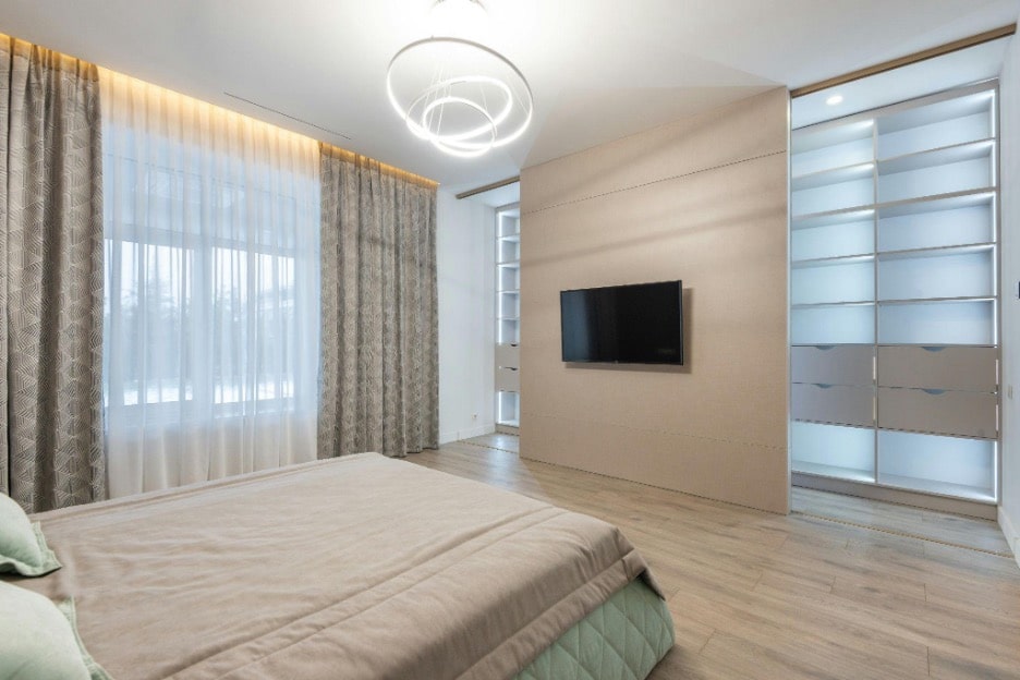 an engineer measuring window blind