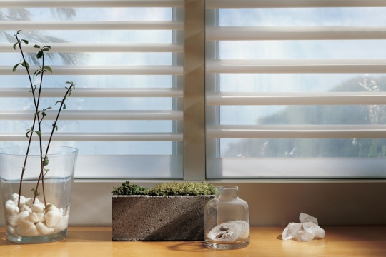 shade_culture_sheer_shades_pirouette-satin-magnolia